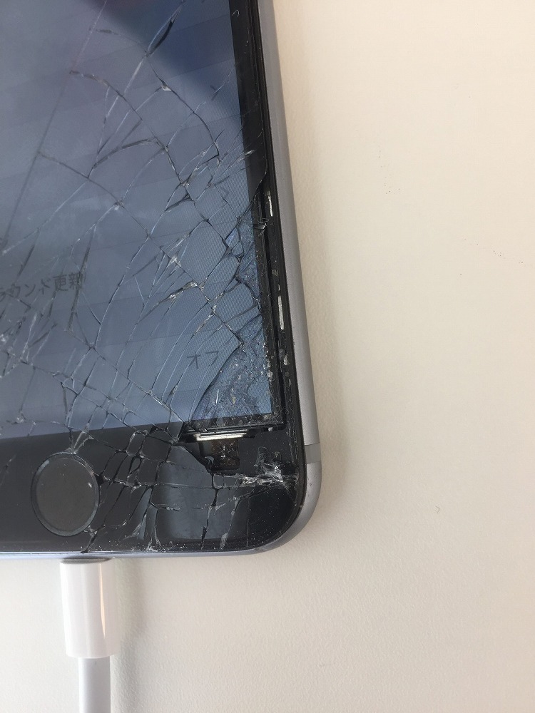 iPhone6画面下に穴