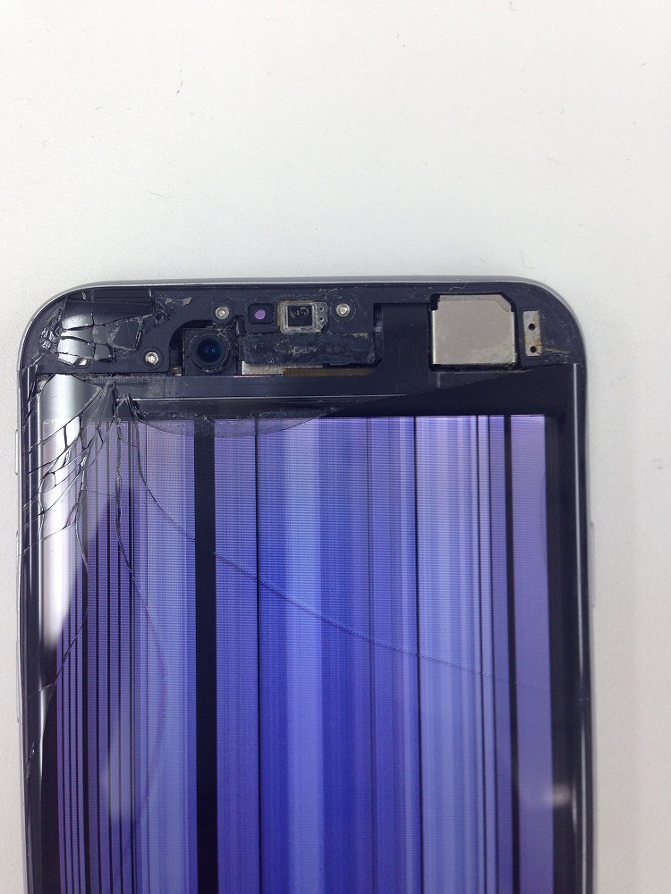 iPhone7　穴開き　液晶表示不良　修理前
