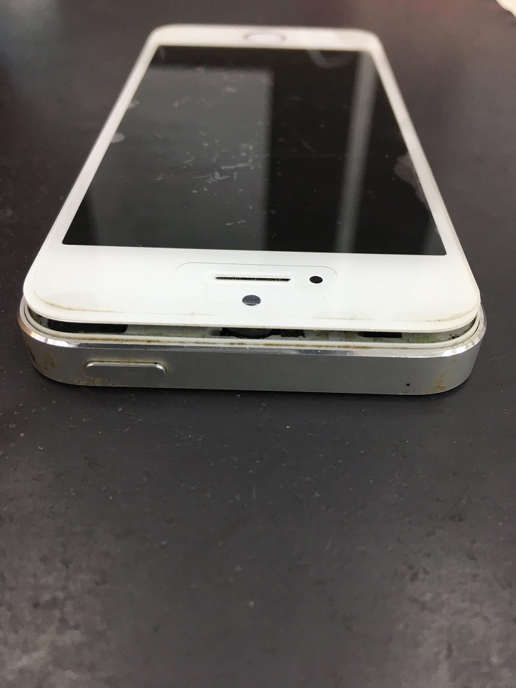 Iphone5sの液晶パネルの浮きの原因と改善方法 Iphone修理を浜松市でお探しの方ならスマップル浜松店 Iphone修理を浜松市でお探しの方ならスマップル浜松店