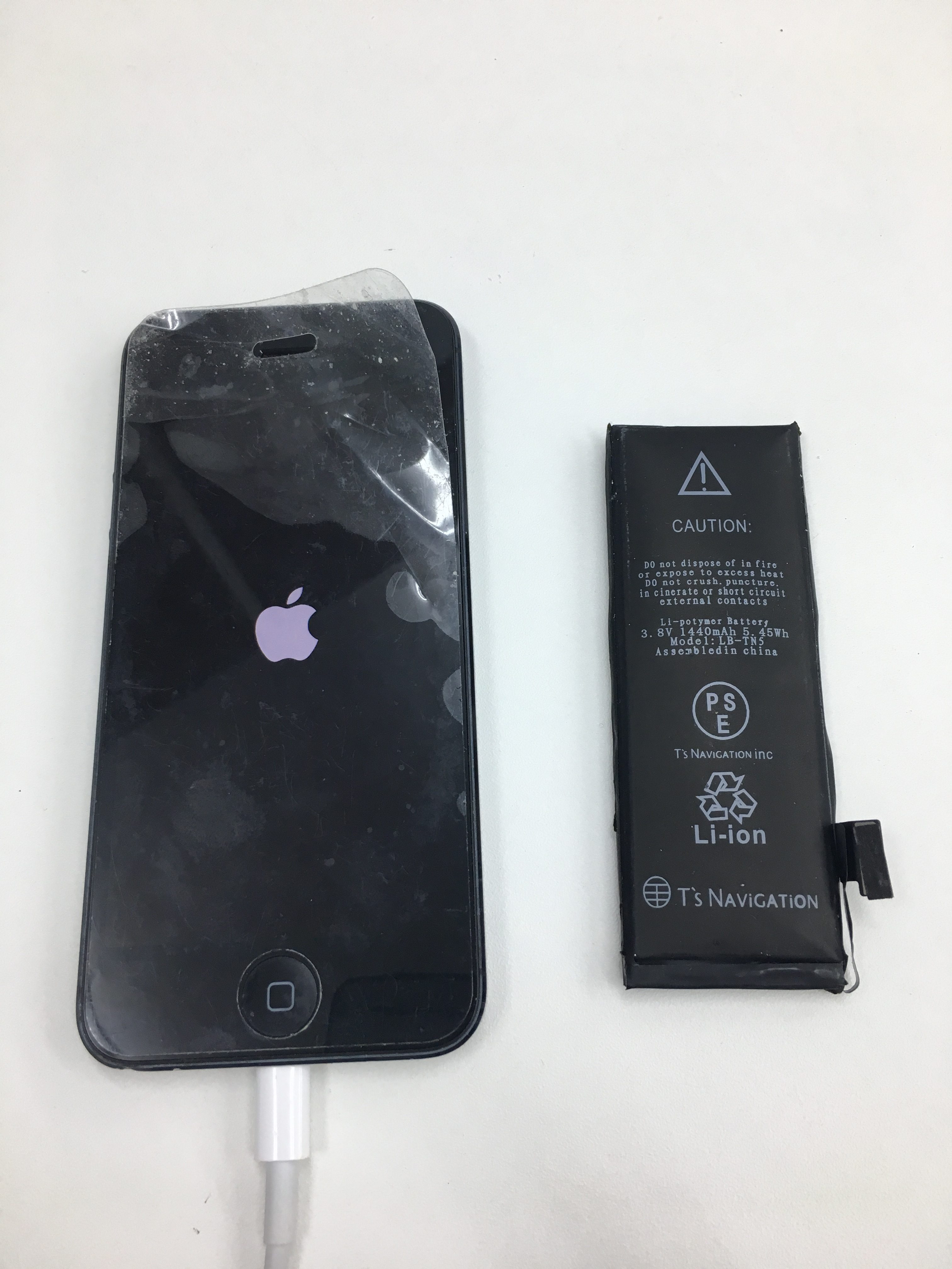 iPhone5ホームボタン修理+バッテリー交換