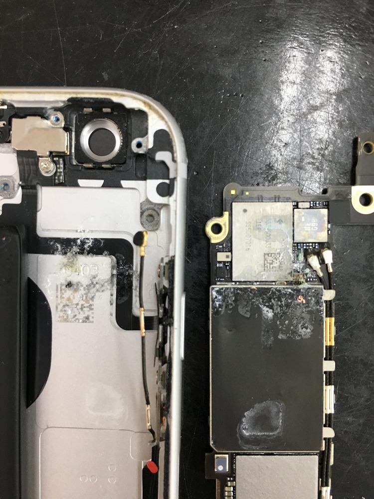 iPhone6s内部基板に白い跡