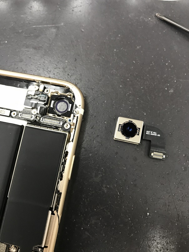 iPhone7カメラ交換修理中