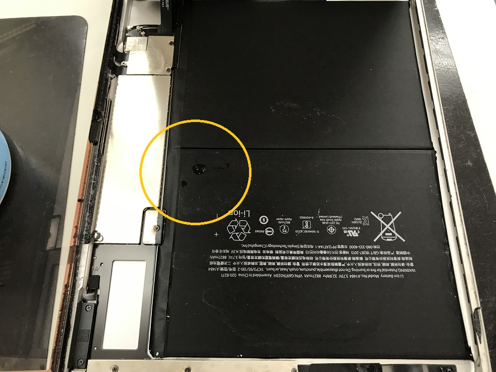 iPad6液晶交換　修理最中写真１