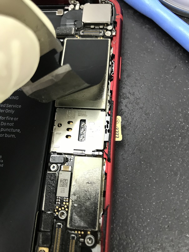 iPhone8SIMカード取り出し修理