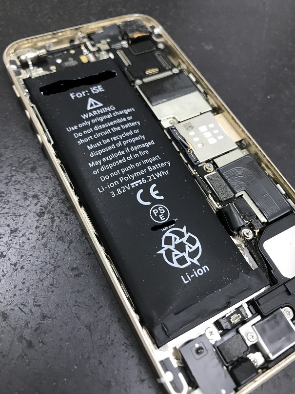 iPhoneSEバッテリー膨張バッテリー交換修理