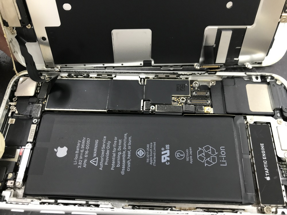 iPhone8水没液晶交換修理