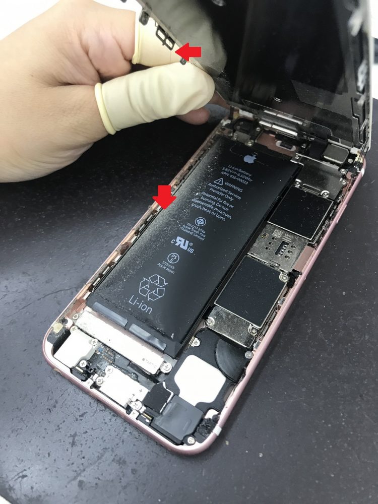 iPhone6sバッテリー交換修理最中写真1