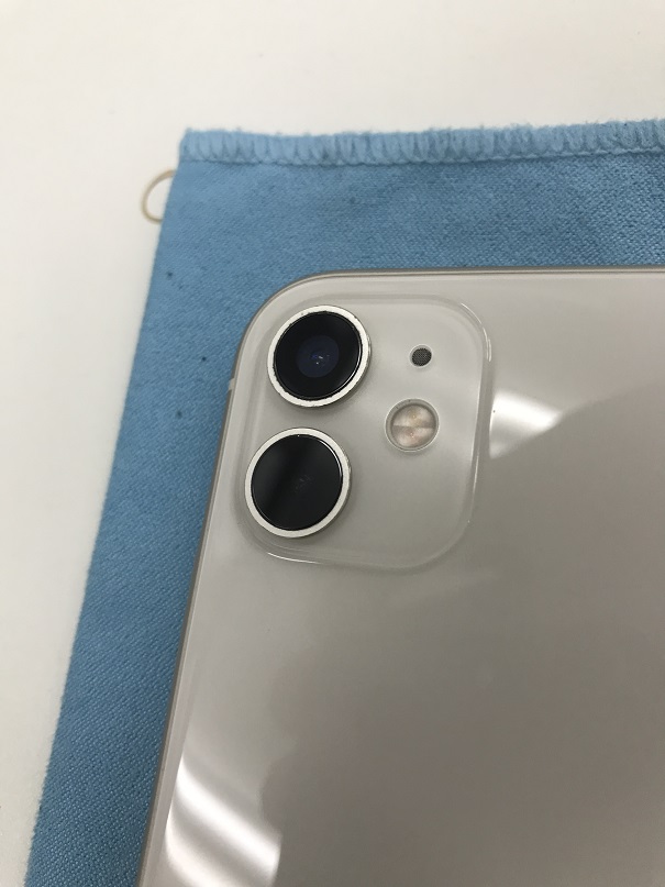 iPhone11アウトカメラカバーガラス割れ修理