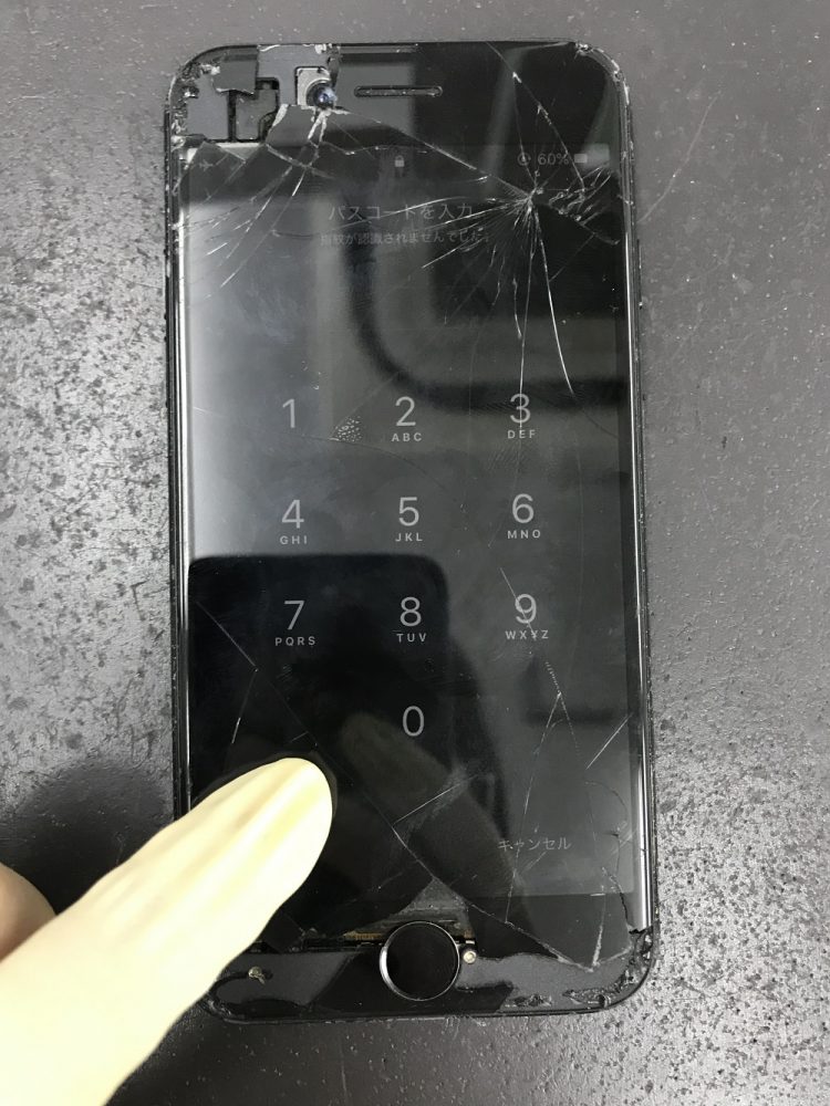 iPhone7画面交換修理　修理前写真1