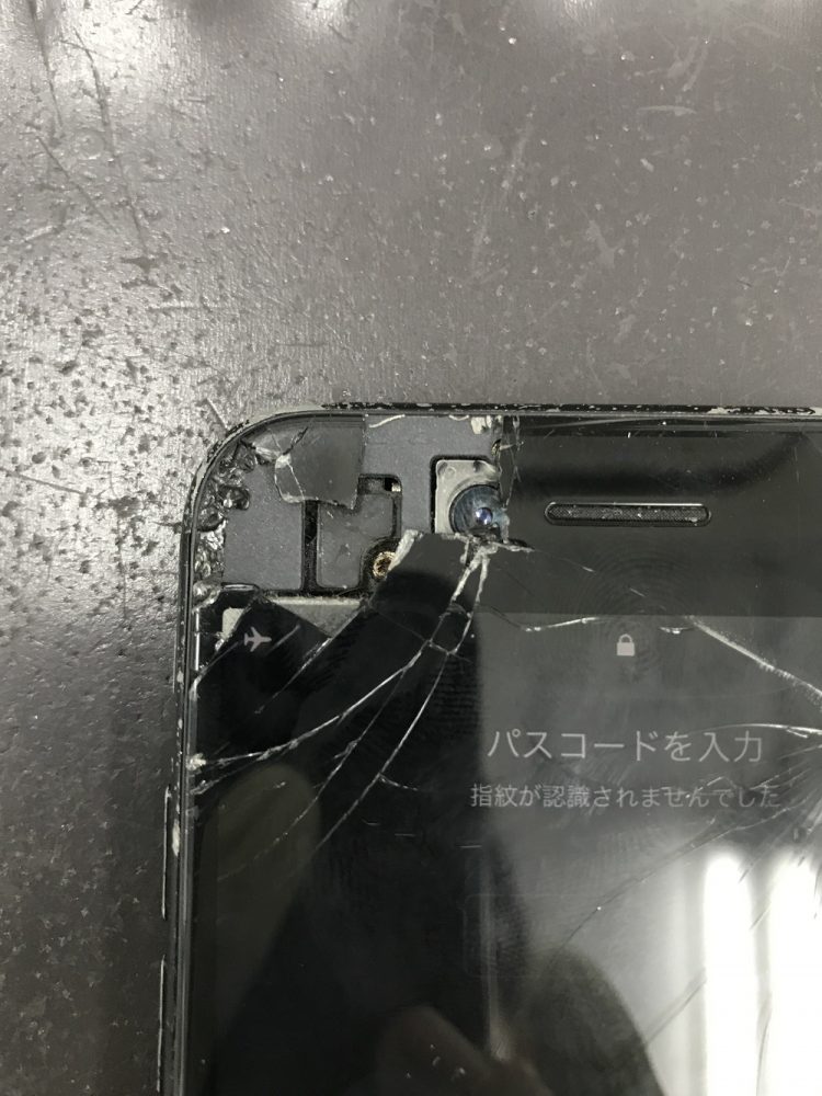 iPhone7画面交換修理　修理前写真2