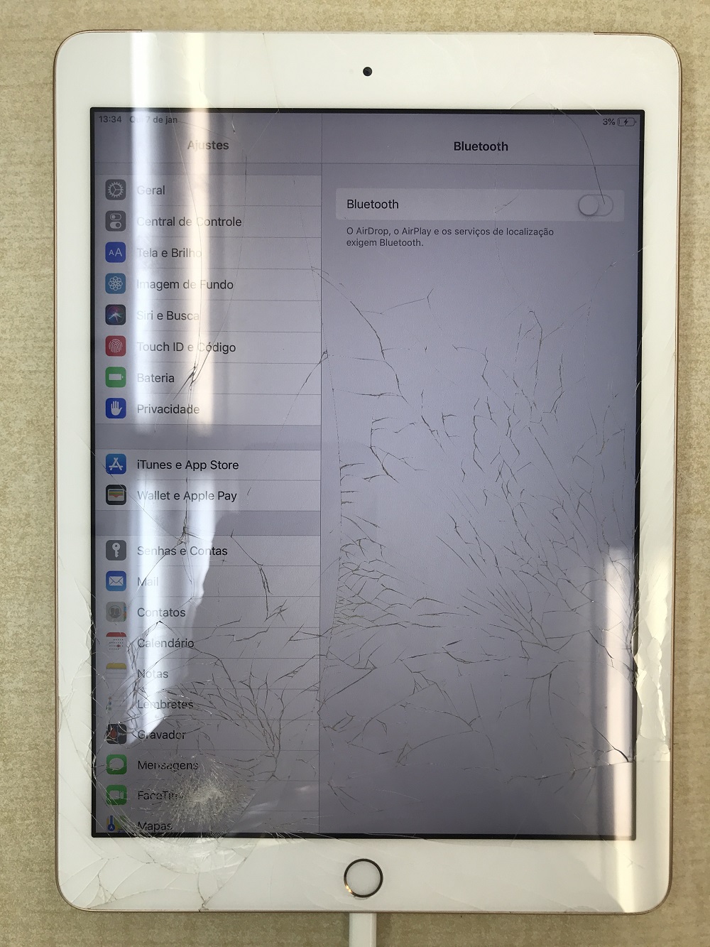 iPadの画面修理の様子
