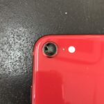 iPhoneSE2の外側のカメラカバーガラス交換も即日修理！